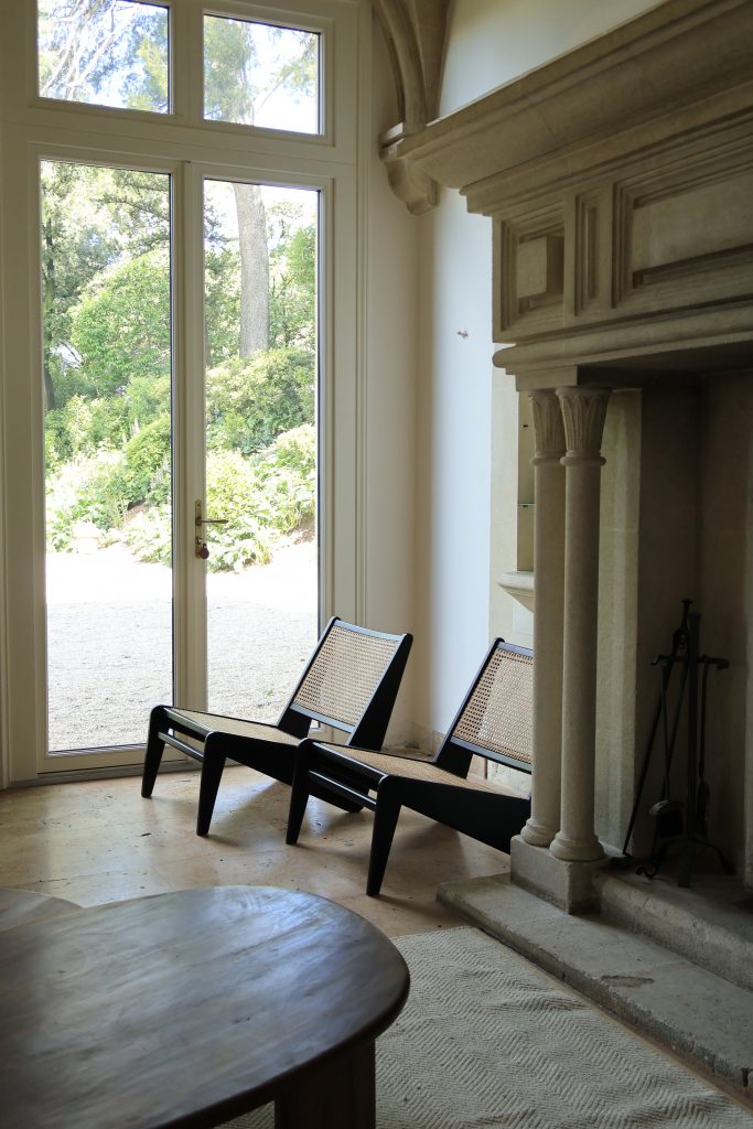 Salon lumineux du Château Saint Laurent, domaine de mariage en Provence