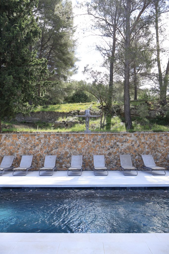 Piscine et jardins du Domaine de Carnavan en Provence