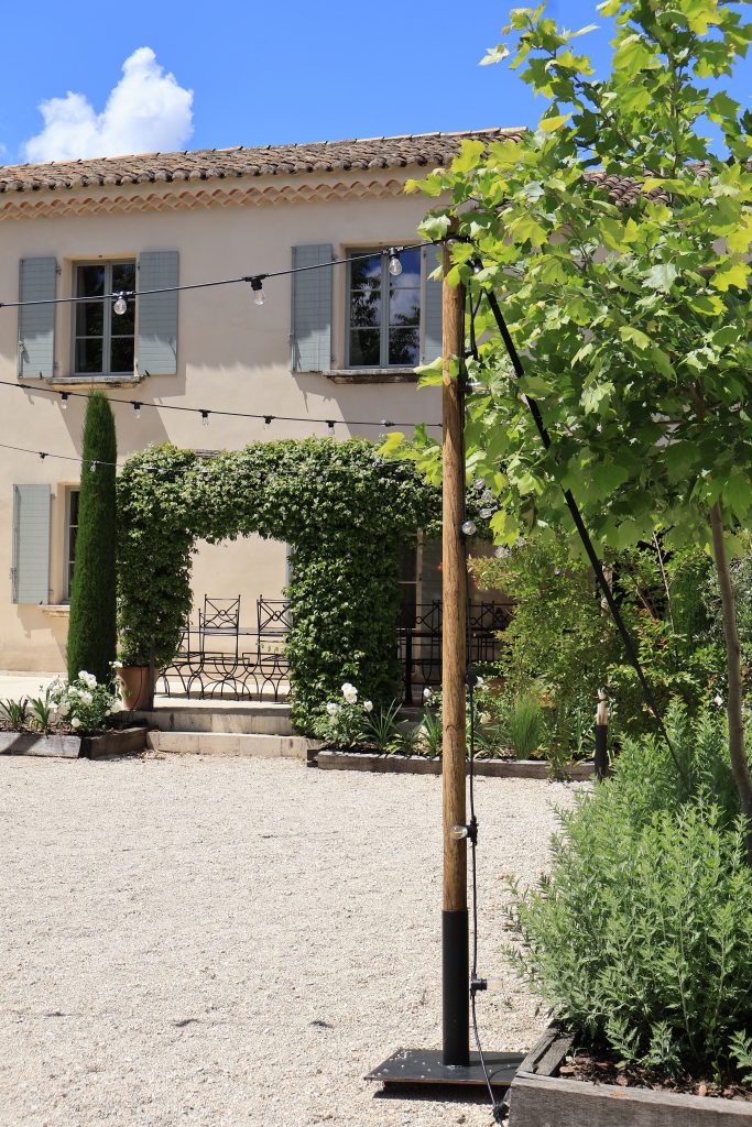 Façade du Mas des Costes, domaine de mariage en Provence